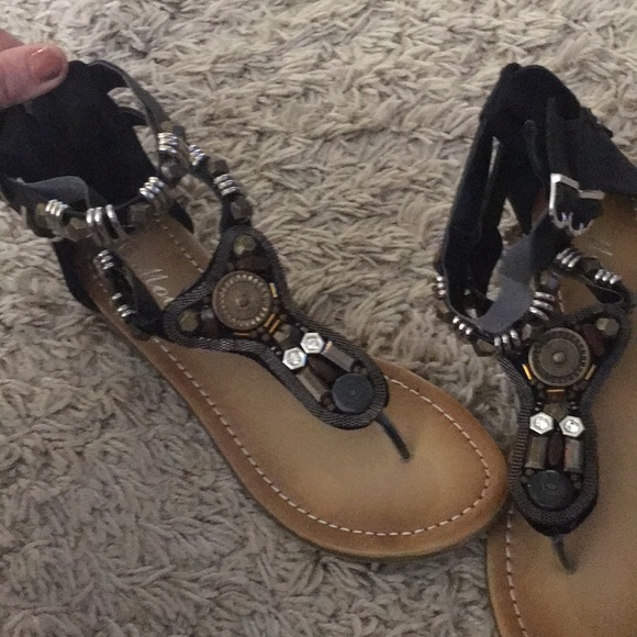 Never Worn Size 8 sandals. Too small for my feet - Picture 2 of 4